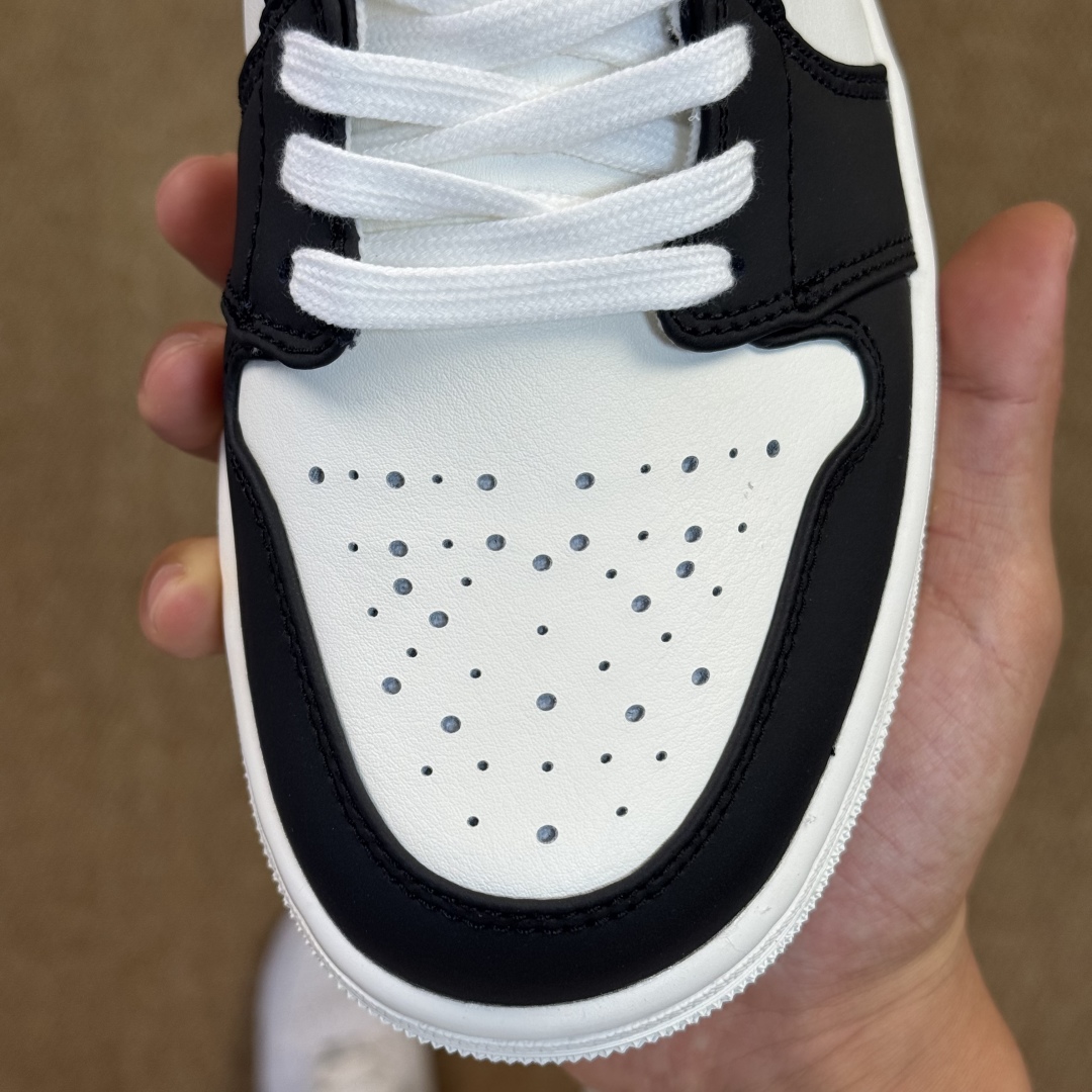 AJ1Low低帮：白灰黑
市售最强低帮 天花板品质！
市面唯一正确版本 全鞋正品原材料 
IO2242-