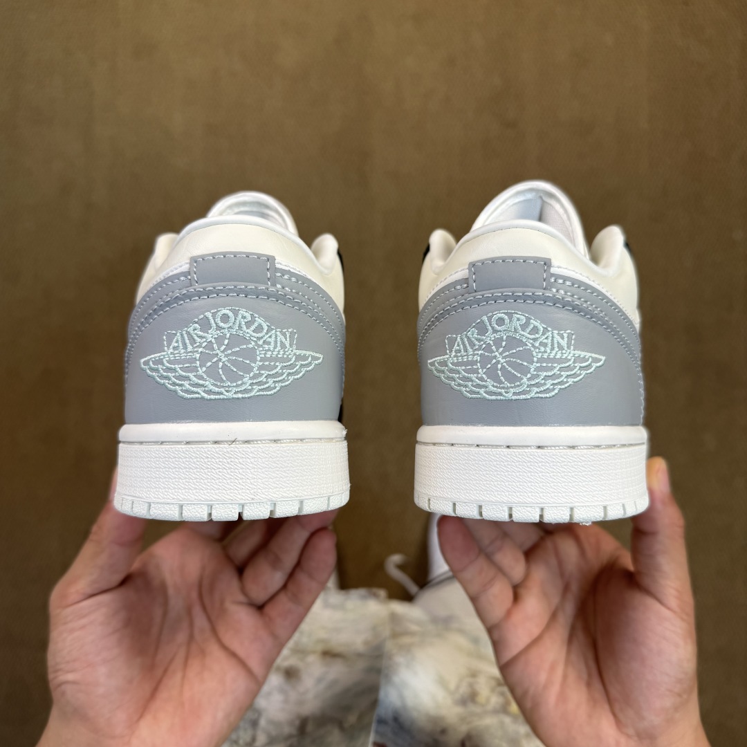 AJ1Low低帮：白灰黑
市售最强低帮 天花板品质！
市面唯一正确版本 全鞋正品原材料 
IO2242-