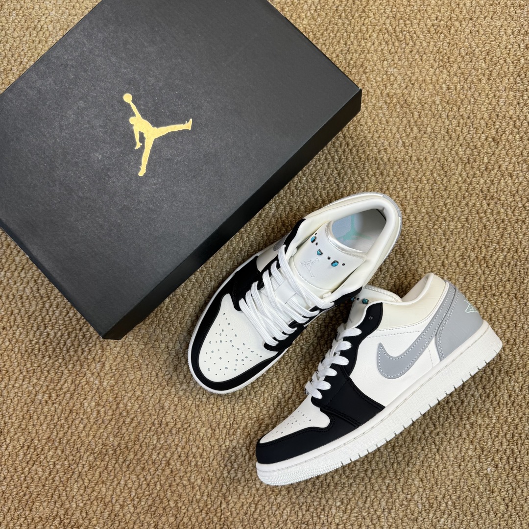 AJ1Low低帮：白灰黑
市售最强低帮 天花板品质！
市面唯一正确版本 全鞋正品原材料 
IO2242-