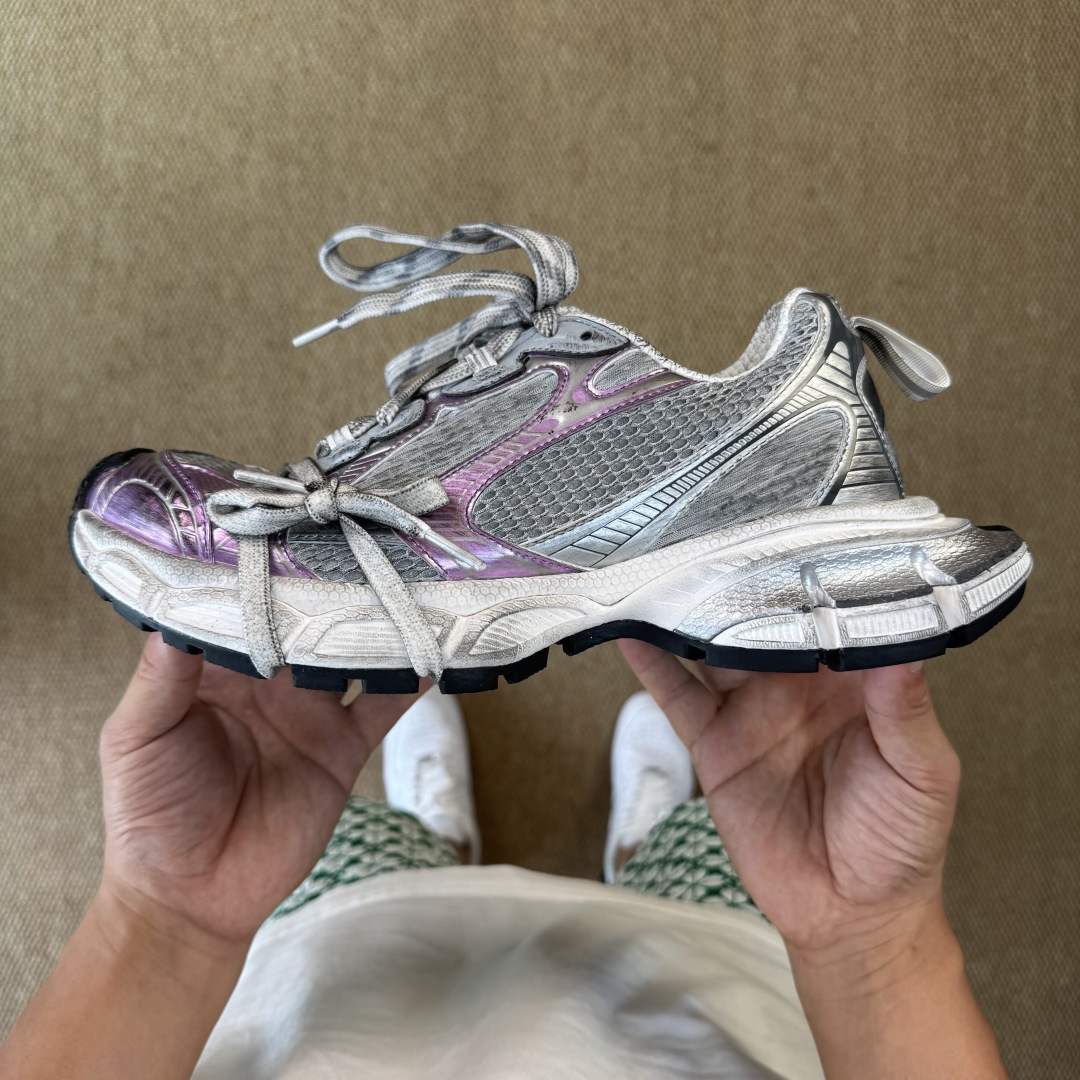 NO:615891,Version A is an independent order with one of the strongest quality!  Compare all the versions on the market, this is the only one!  Balenciaga 3XL 20th color: white and purple. The important details of various versions on the market have basically not been restored!  All the key materials for the upper are purchased from the original factory, the outsole is independently developed, the mesh is hand-polished, and the distressed wax is imported from Italy. There are 20 colors in total!  Size:35/46 (one size larger), dad shoes, balenciaga, balenciaga19860909A版独立自主订单 最强品质没有之一！ 吊打市面各版本货,独一档的存在！ Balenciaga 巴黎世家3XL 第20色:白紫 市面各版本的重要细节基本都没还原！ 鞋面关键性材料全部采购原厂 大底独立开发 手工打磨破坏网布,意大利进口做旧腊 总共20个配色！ Size:35/46 (偏大一码),老爹鞋,balenciaga,balenciaga,Women's Shoes