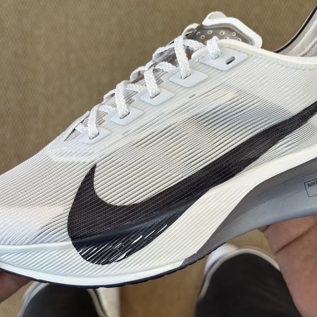 性价比！Vaporfly Next 4% 第4色：白色Nike Zoom Vaporfly Next 4