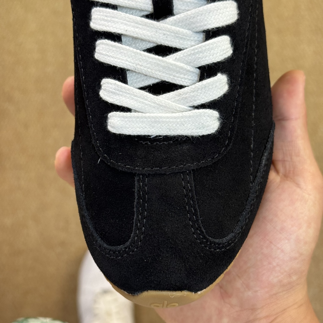 Alo yoga Sunset Seaker 黑色休闲城市通勤复古薄底德迅鞋 原版开发 舒适百搭 网布减