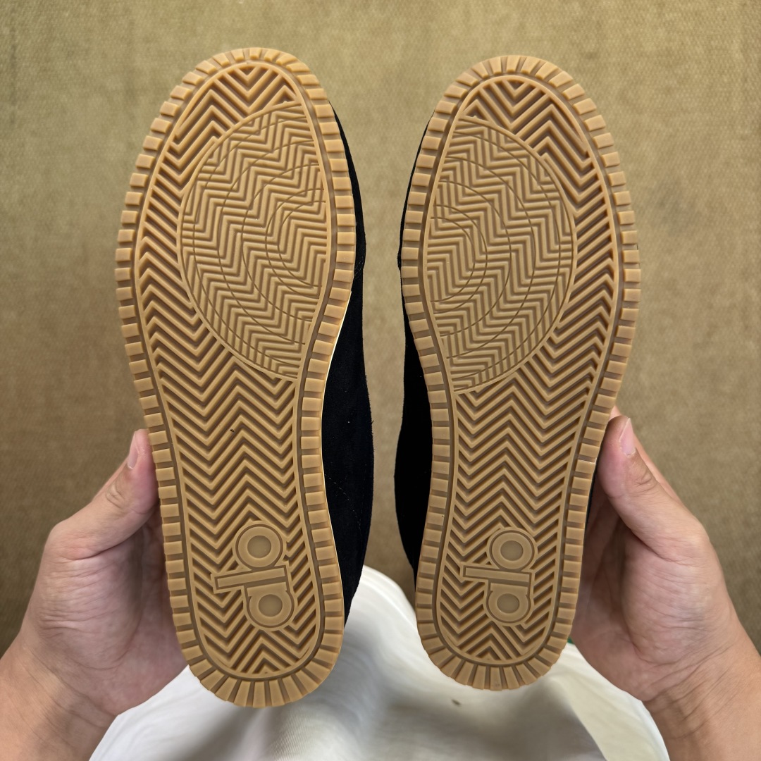 Alo yoga Sunset Seaker 黑色休闲城市通勤复古薄底德迅鞋 原版开发 舒适百搭 网布减