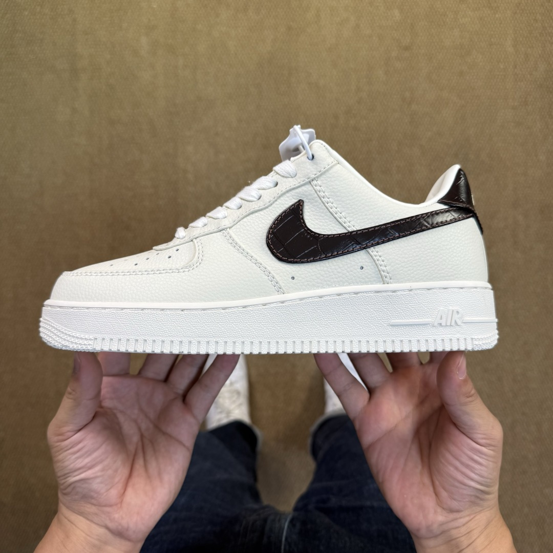 3A空军！第590色：白色深棕钩Nike Air Force 1 Low百分百原鞋开发！PT市场真正匠心