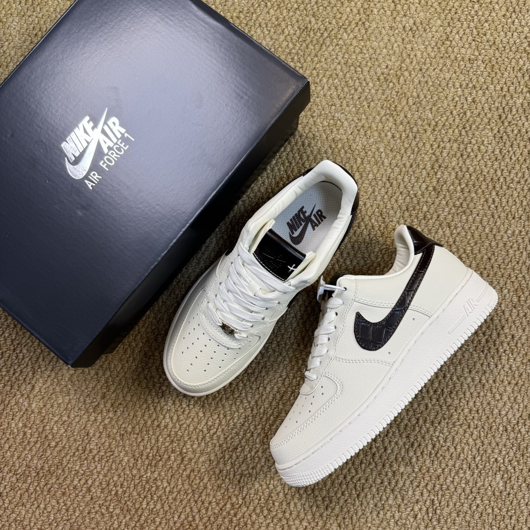 3A空军！第590色：白色深棕钩Nike Air Force 1 Low百分百原鞋开发！PT市场真正匠心