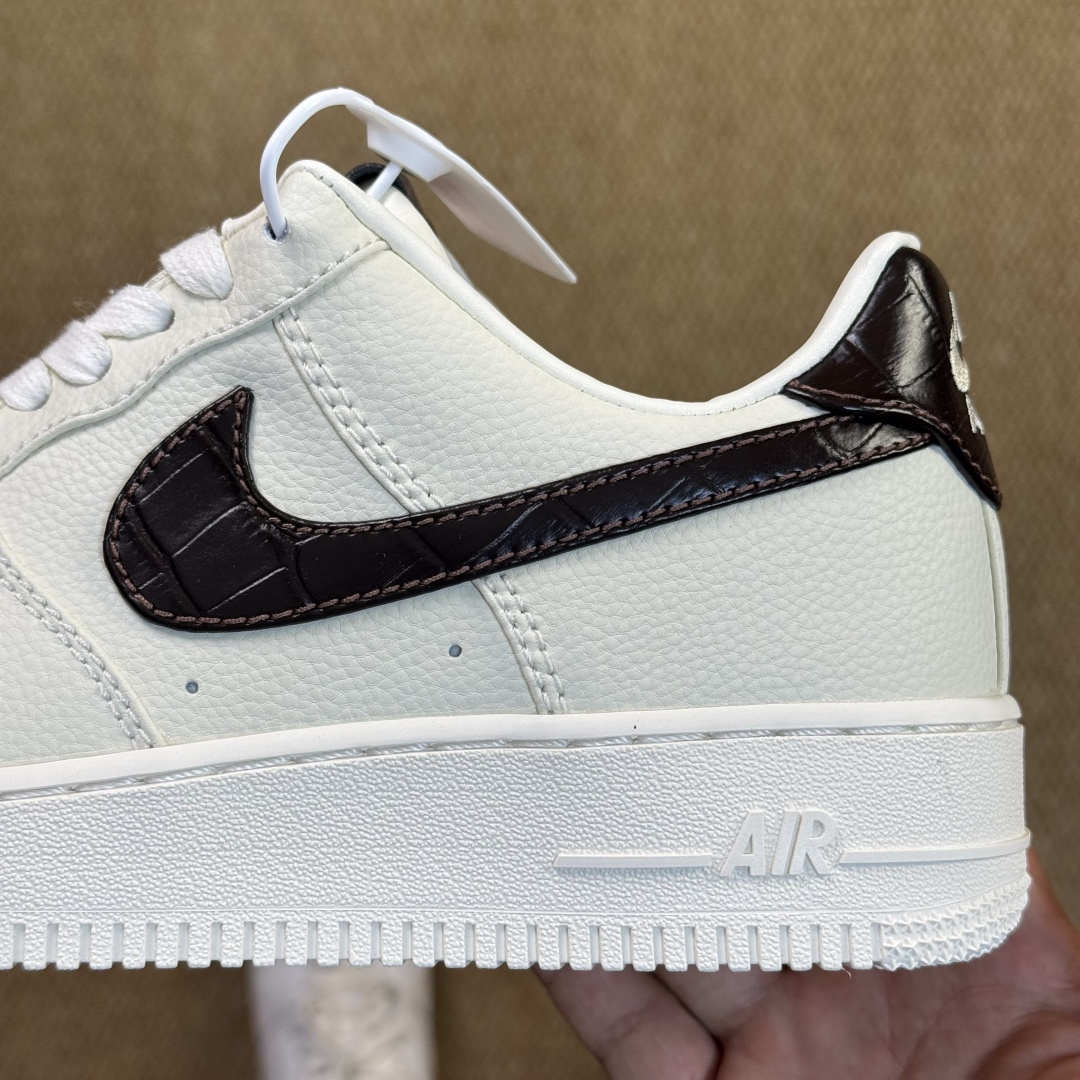 3A空军！第590色：白色深棕钩Nike Air Force 1 Low百分百原鞋开发！PT市场真正匠心