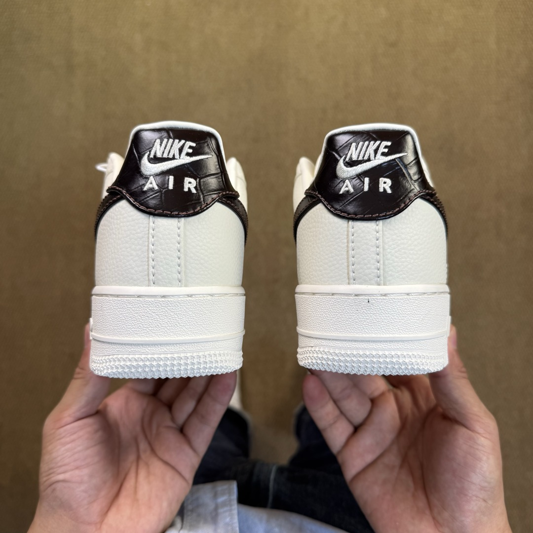3A空军！第590色：白色深棕钩Nike Air Force 1 Low百分百原鞋开发！PT市场真正匠心