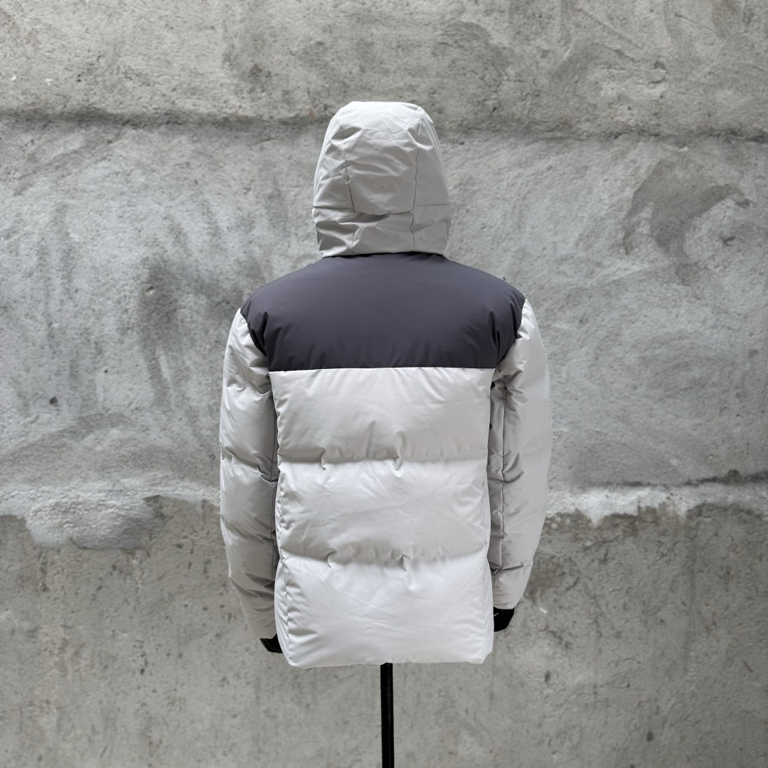 主推优势私
KAILAS凯乐石 达古羽绒服700蓬鹅绒

颜色：玄青黑、亮白、浅云灰、绒蒿粉
号码：XS、S、M、L、XL、XXL

功能特点：FILTER-TEC科技面料提供防风保护。填充700蓬鹅绒，绒子含量达90%，高效保暖。可调节立体充绒防风帽。两侧拉链插手袋，内里设有拉链口袋和收纳网袋，方便收纳物品。透气拉链设计，快速散热。弹力防风袖口，防止寒风进入。
采用绗线压胶工艺的设计，再也不怕钻绒问题。