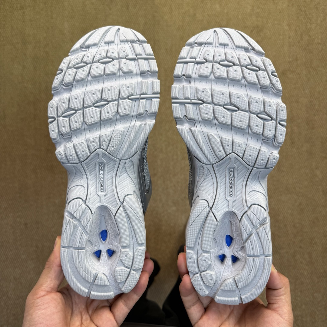 过验级 NB530 银灰历时两月重新开版 精准还原流线鞋型● 鞋头正确皮料区分市场软超纤●独家使用定型工