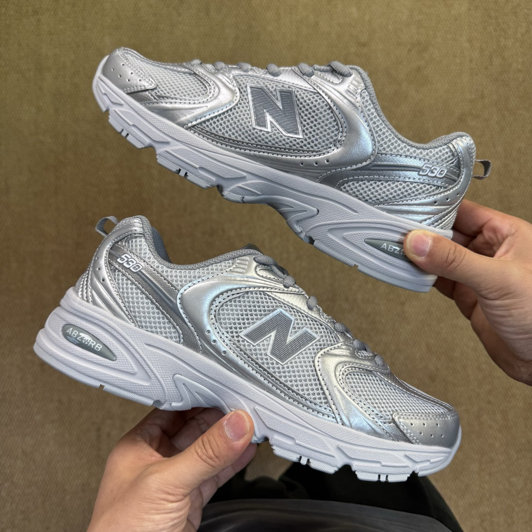 过验级 NB530 银灰历时两月重新开版 精准还原流线鞋型● 鞋头正确皮料区分市场软超纤●独家使用定型工