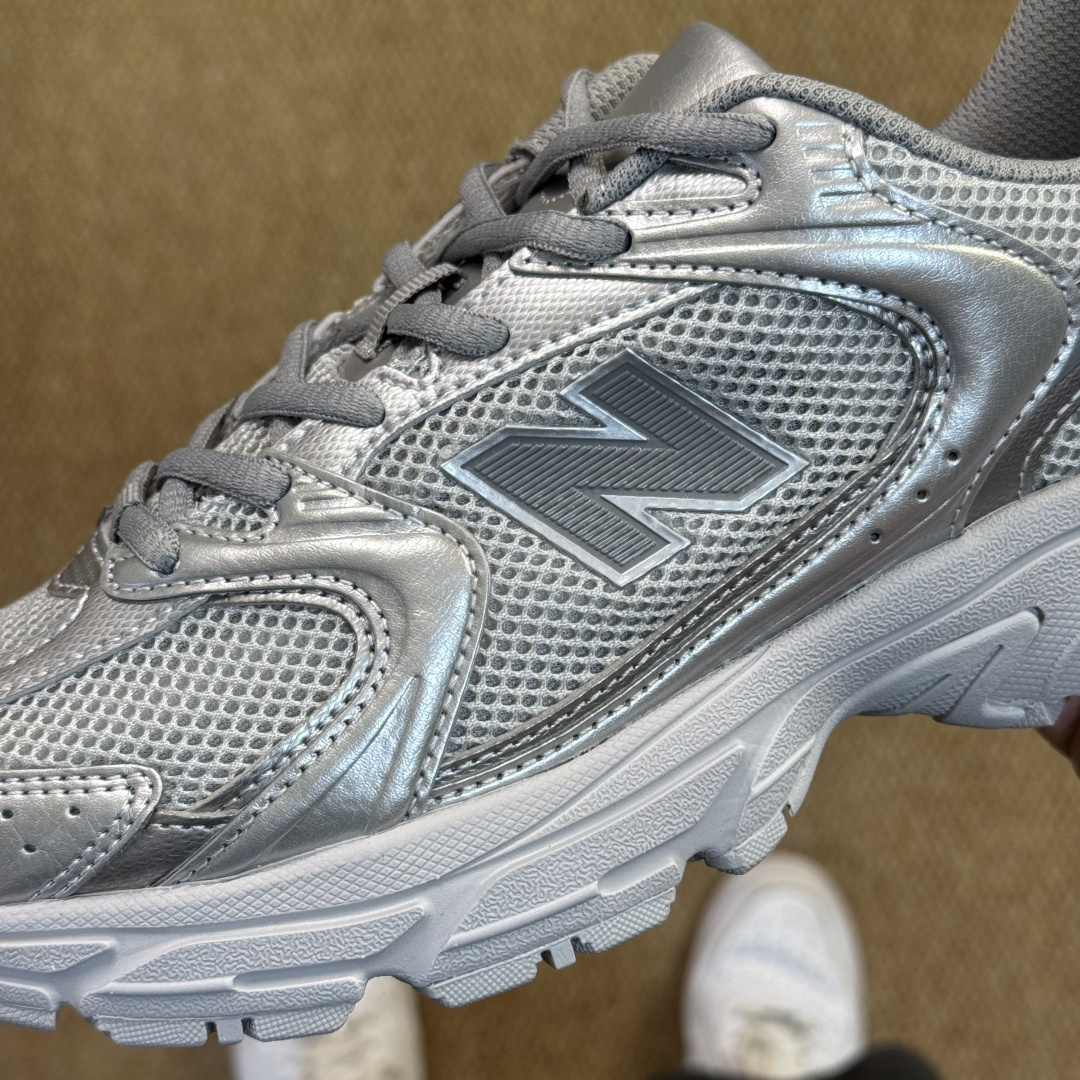 过验级 NB530 银灰历时两月重新开版 精准还原流线鞋型● 鞋头正确皮料区分市场软超纤●独家使用定型工