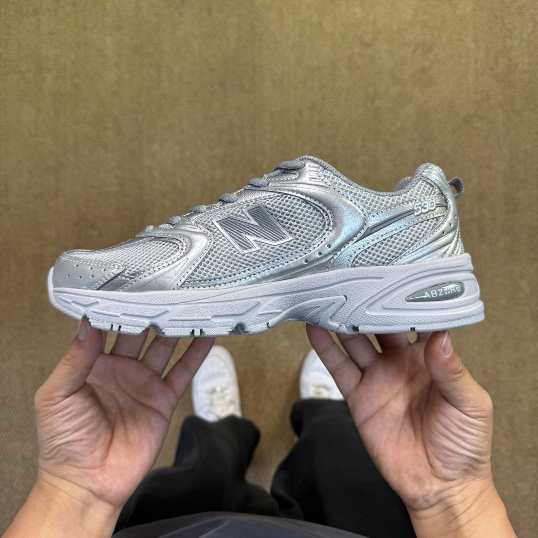 过验级 NB530 银灰历时两月重新开版 精准还原流线鞋型● 鞋头正确皮料区分市场软超纤●独家使用定型工