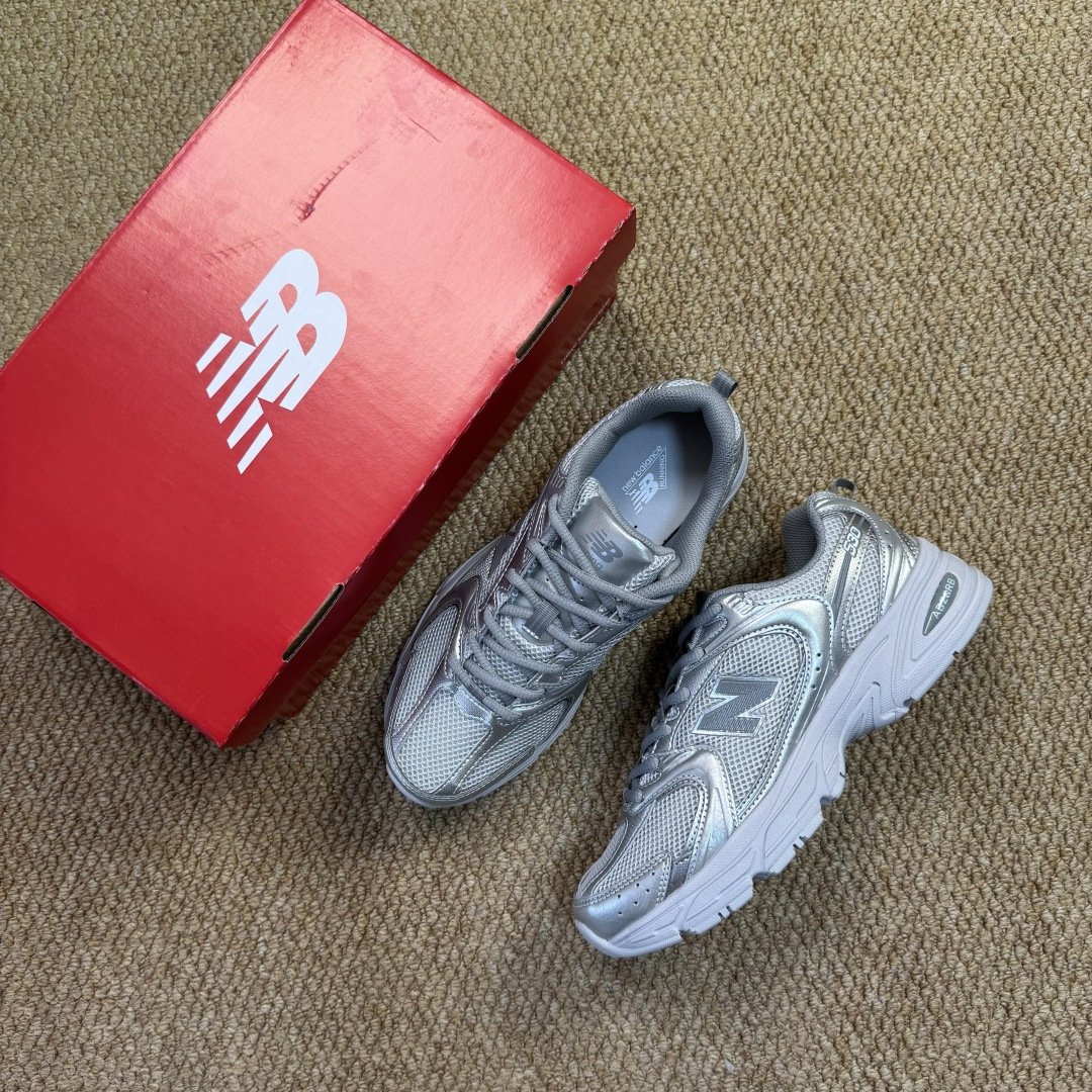 过验级 NB530 银灰历时两月重新开版 精准还原流线鞋型● 鞋头正确皮料区分市场软超纤●独家使用定型工