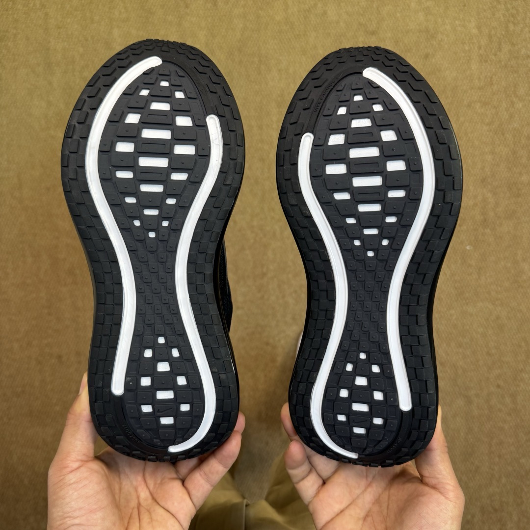 核心价格表私Nike Vomero Plus 低帮 ZOOMX 马拉松跑步鞋缓震表现出色，脚感Q弹！货号