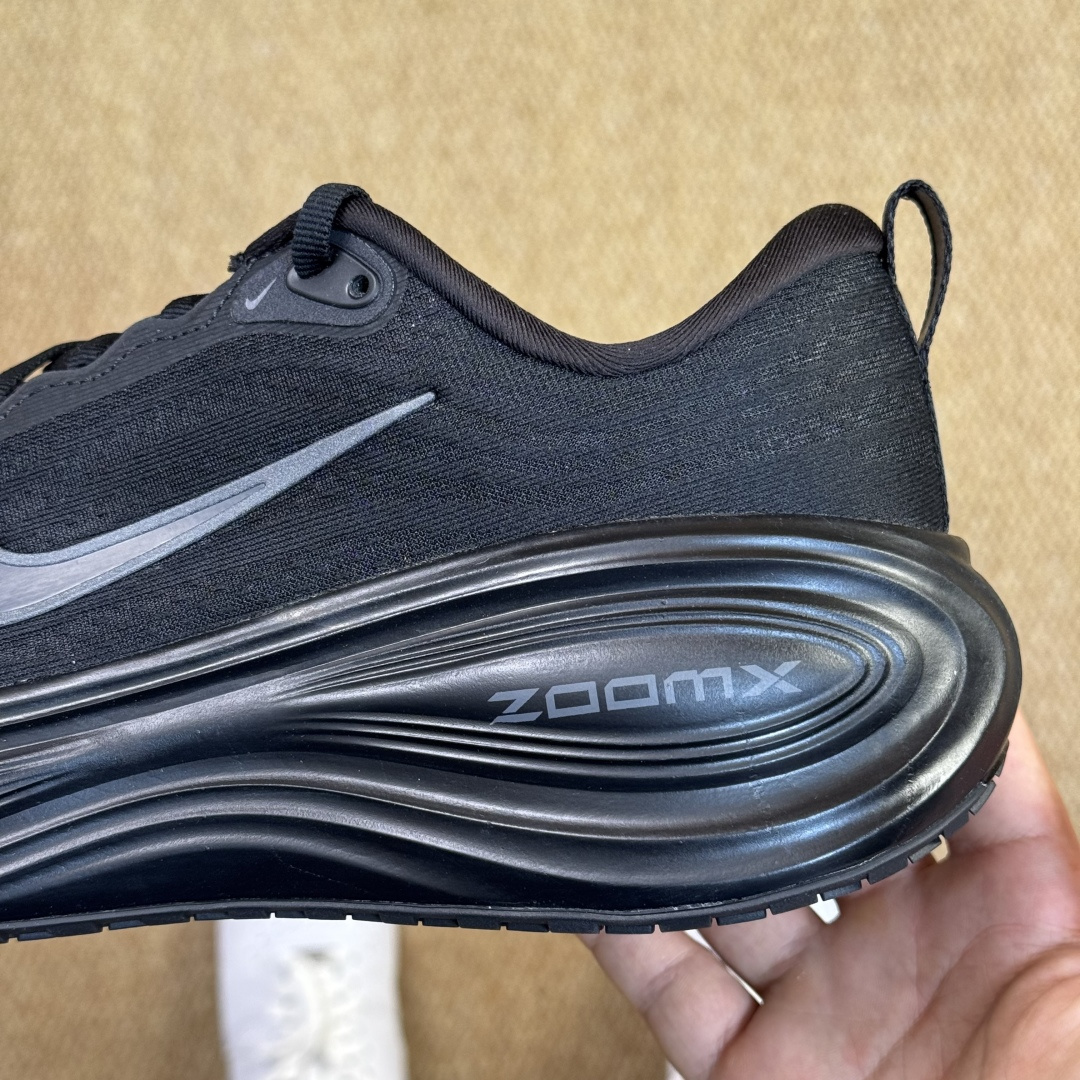 核心价格表私Nike Vomero Plus 低帮 ZOOMX 马拉松跑步鞋缓震表现出色，脚感Q弹！货号