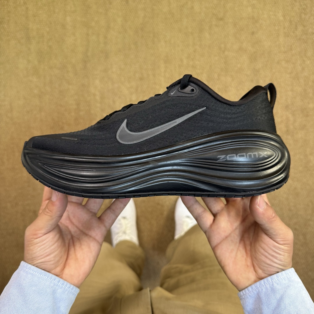核心价格表私Nike Vomero Plus 低帮 ZOOMX 马拉松跑步鞋缓震表现出色，脚感Q弹！货号