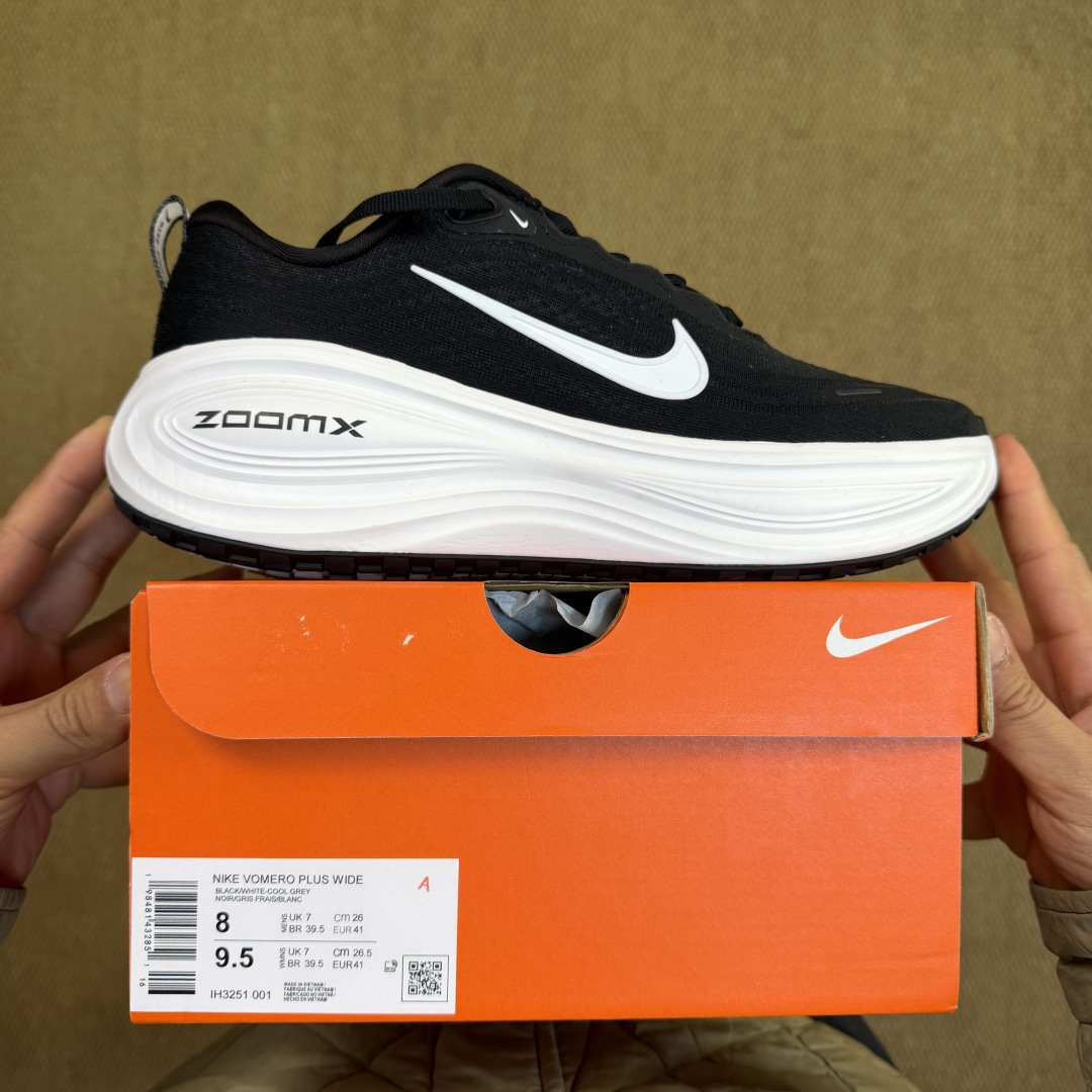 核心价格表私Nike Vomero Plus 低帮 ZOOMX 马拉松跑步鞋第2色:黑白缓震表现出色，脚