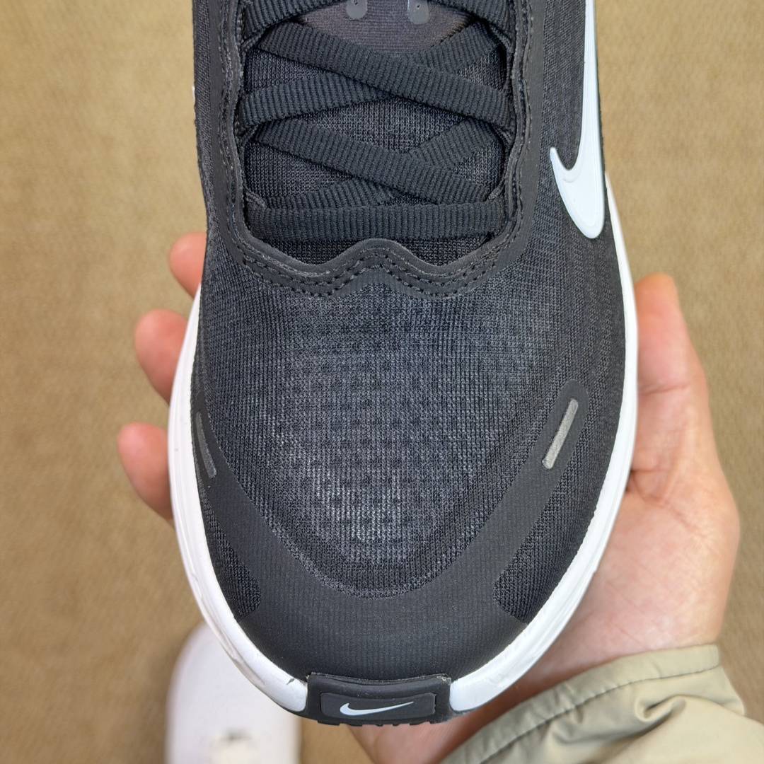 核心价格表私Nike Vomero Plus 低帮 ZOOMX 马拉松跑步鞋第2色:黑白缓震表现出色，脚