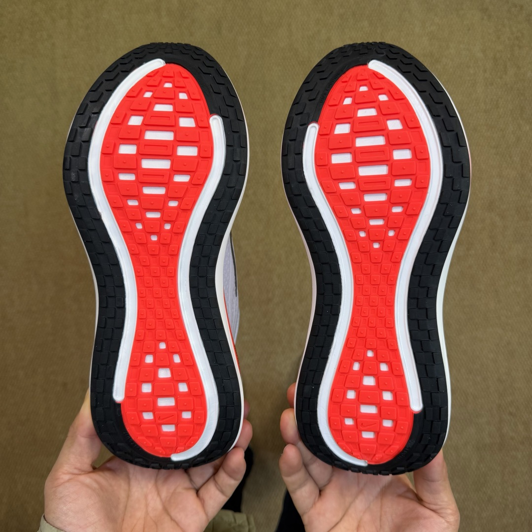 核心价格表私Nike Vomero Plus 低帮 ZOOMX 马拉松跑步鞋第3色:白橘缓震表现出色，脚