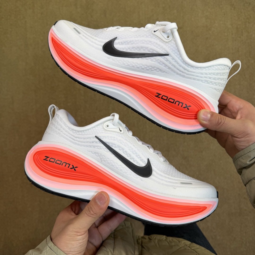 核心价格表私Nike Vomero Plus 低帮 ZOOMX 马拉松跑步鞋第3色:白橘缓震表现出色，脚