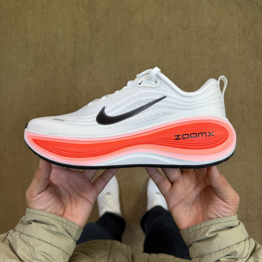 核心价格表私Nike Vomero Plus 低帮 ZOOMX 马拉松跑步鞋第3色:白橘缓震表现出色，脚