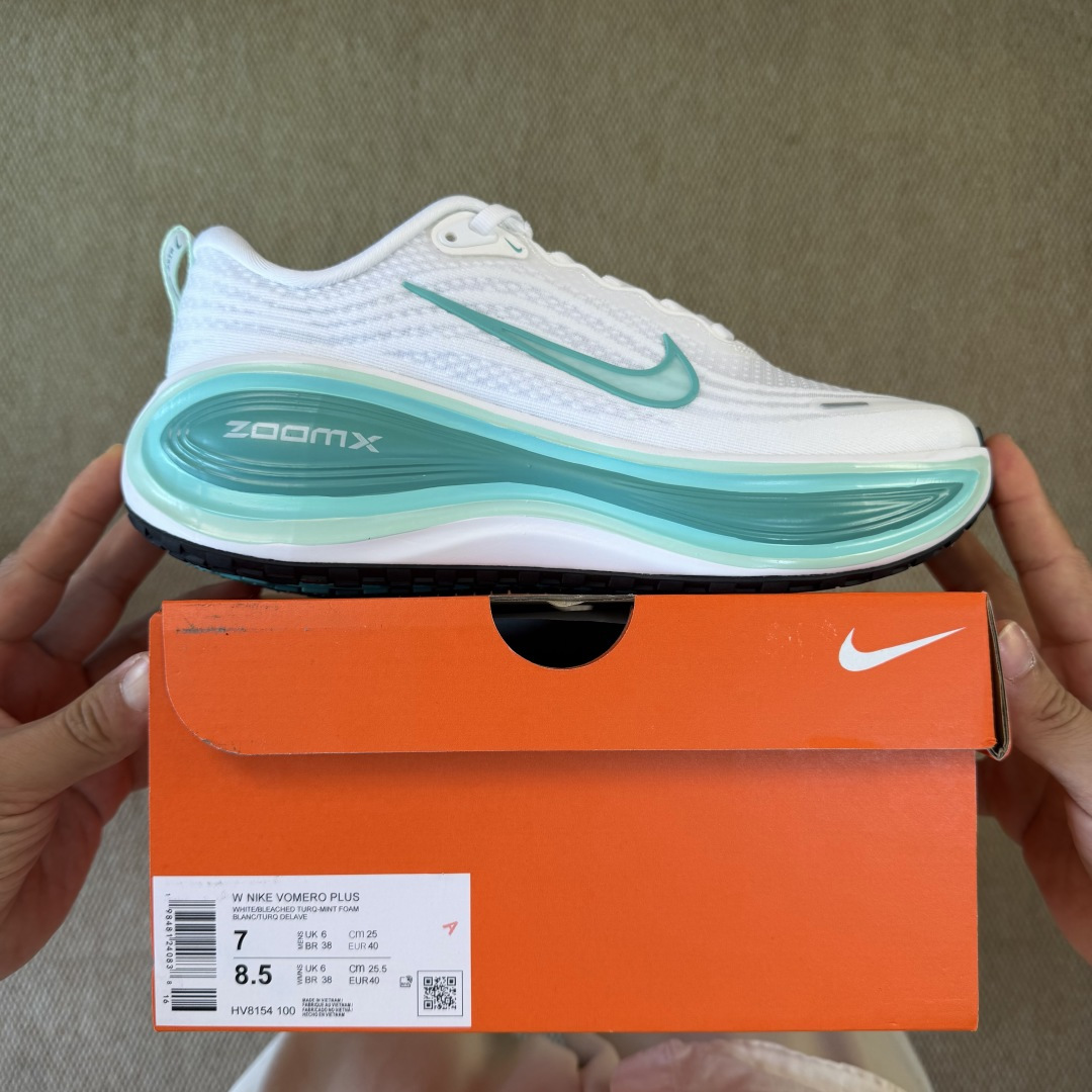 核心价格表私Nike Vomero Plus 低帮 ZOOMX 马拉松跑步鞋第4色:白绿缓震表现出色，脚