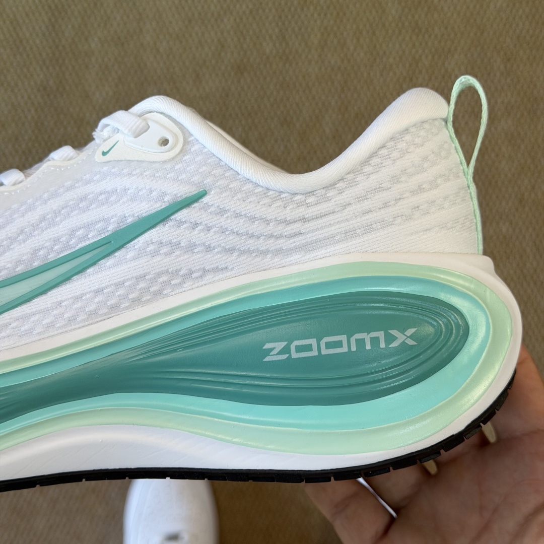 核心价格表私Nike Vomero Plus 低帮 ZOOMX 马拉松跑步鞋第4色:白绿缓震表现出色，脚
