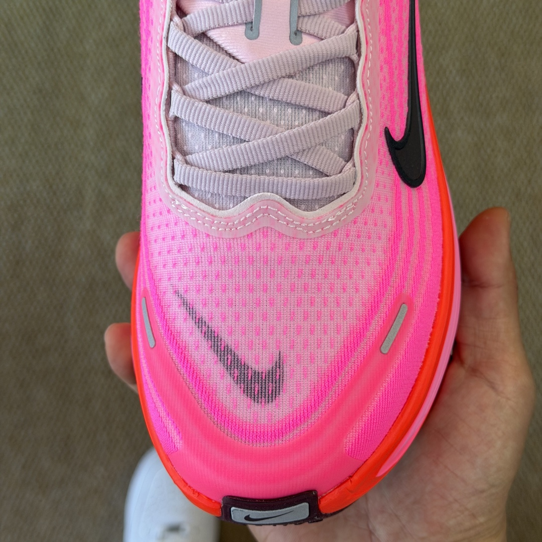 核心价格表私Nike Vomero Plus 低帮 ZOOMX 马拉松跑步鞋第4色:粉色缓震表现出色，脚