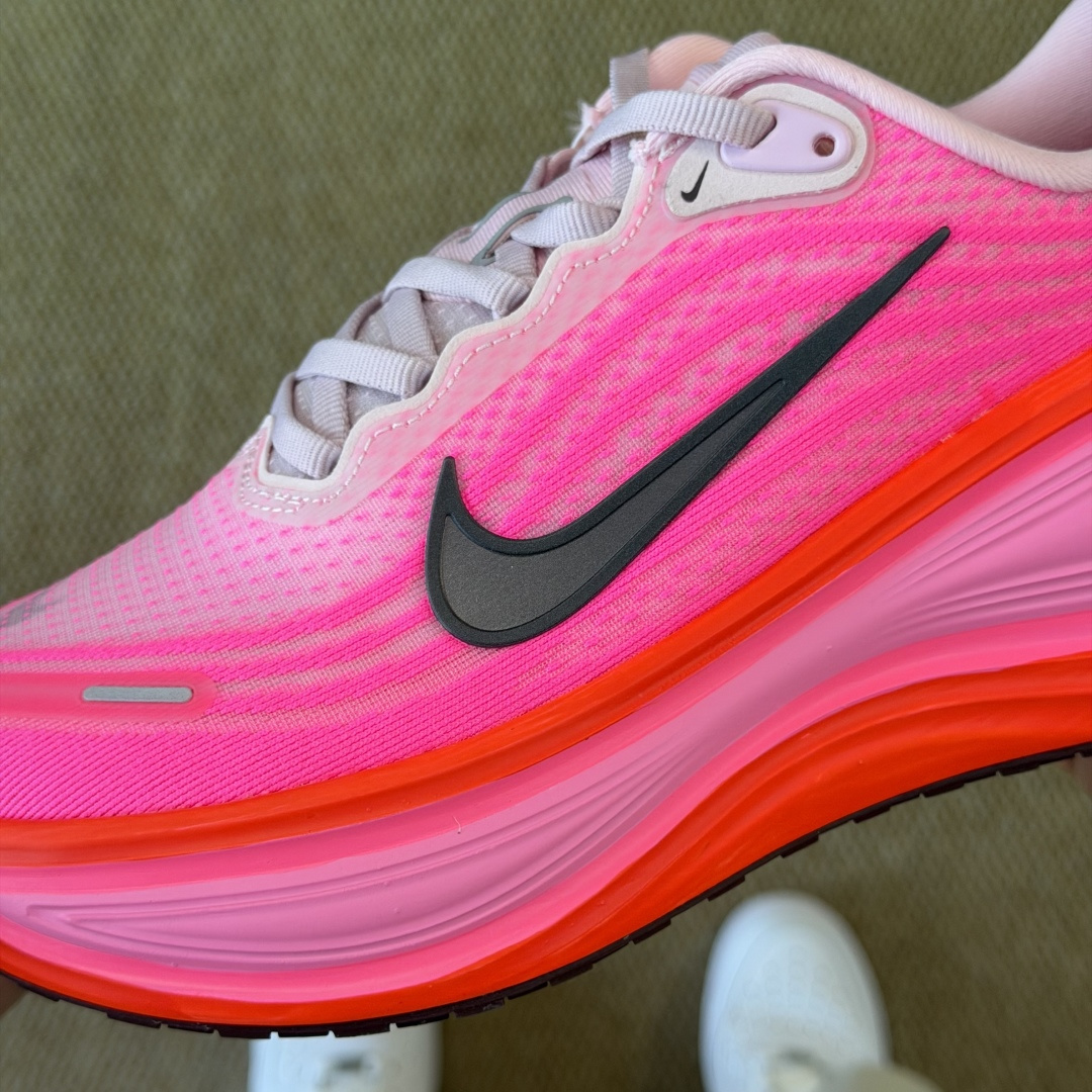 核心价格表私Nike Vomero Plus 低帮 ZOOMX 马拉松跑步鞋第4色:粉色缓震表现出色，脚