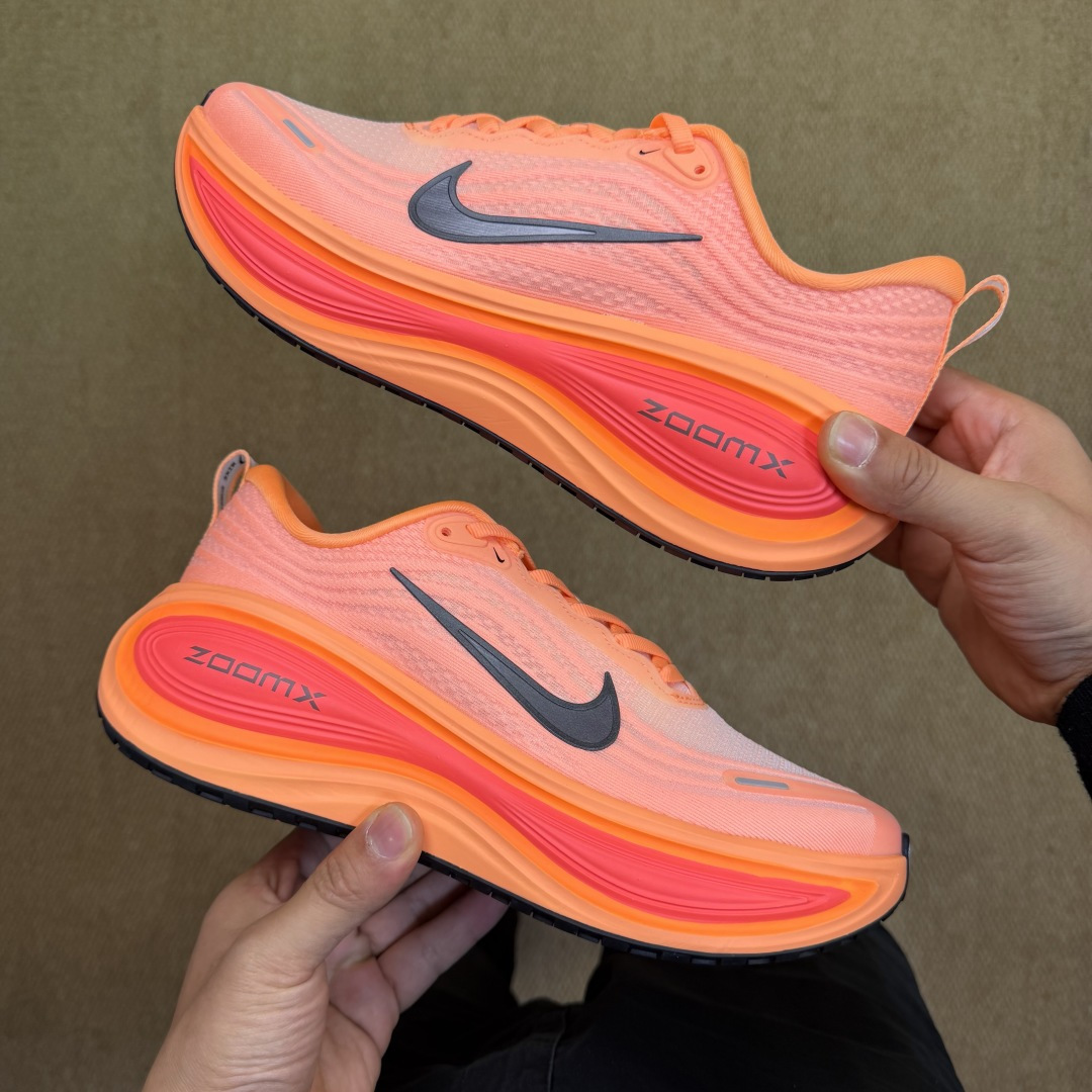 核心价格表私Nike Vomero Plus 低帮 ZOOMX 马拉松跑步鞋第5色:橙色缓震表现出色，脚
