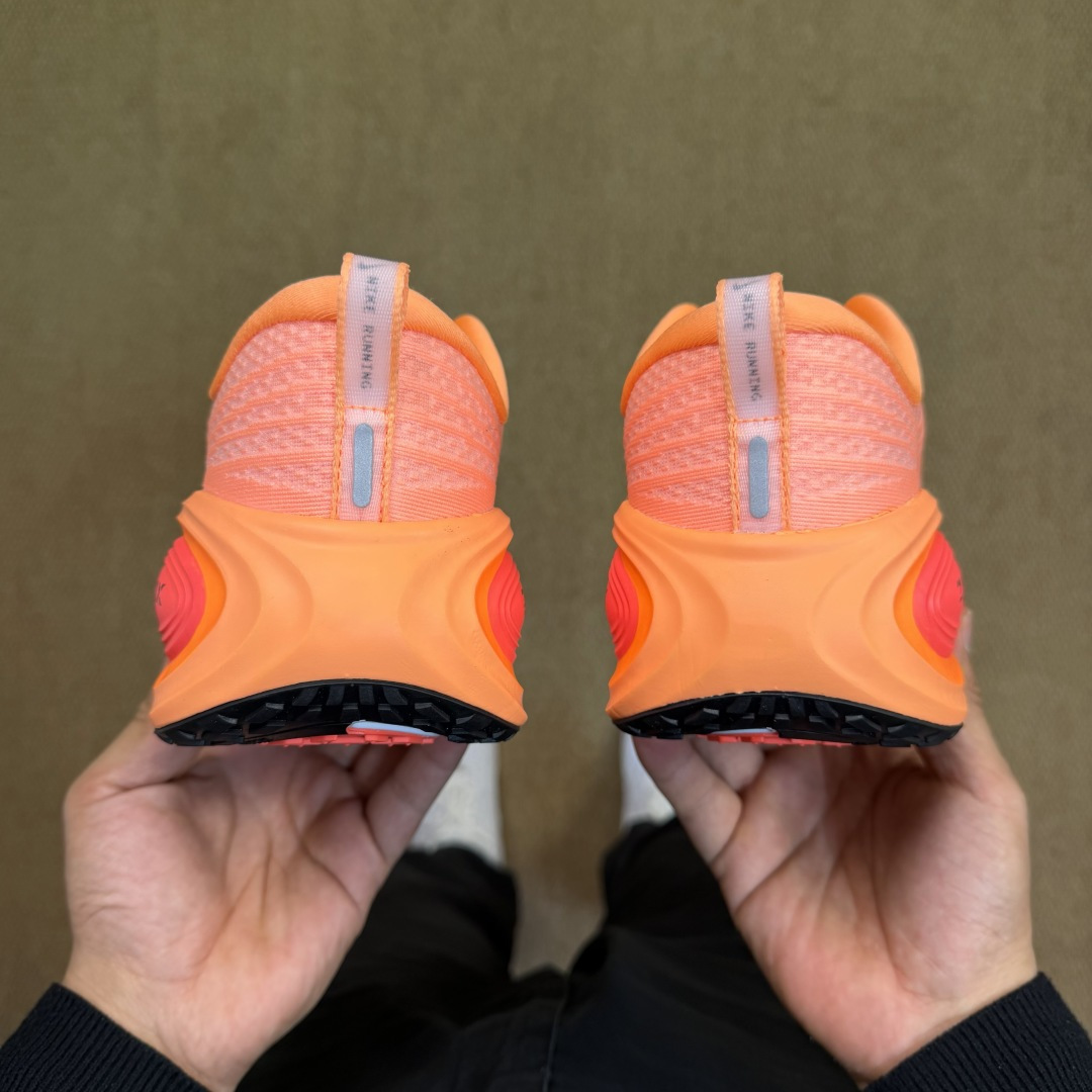 核心价格表私Nike Vomero Plus 低帮 ZOOMX 马拉松跑步鞋第5色:橙色缓震表现出色，脚