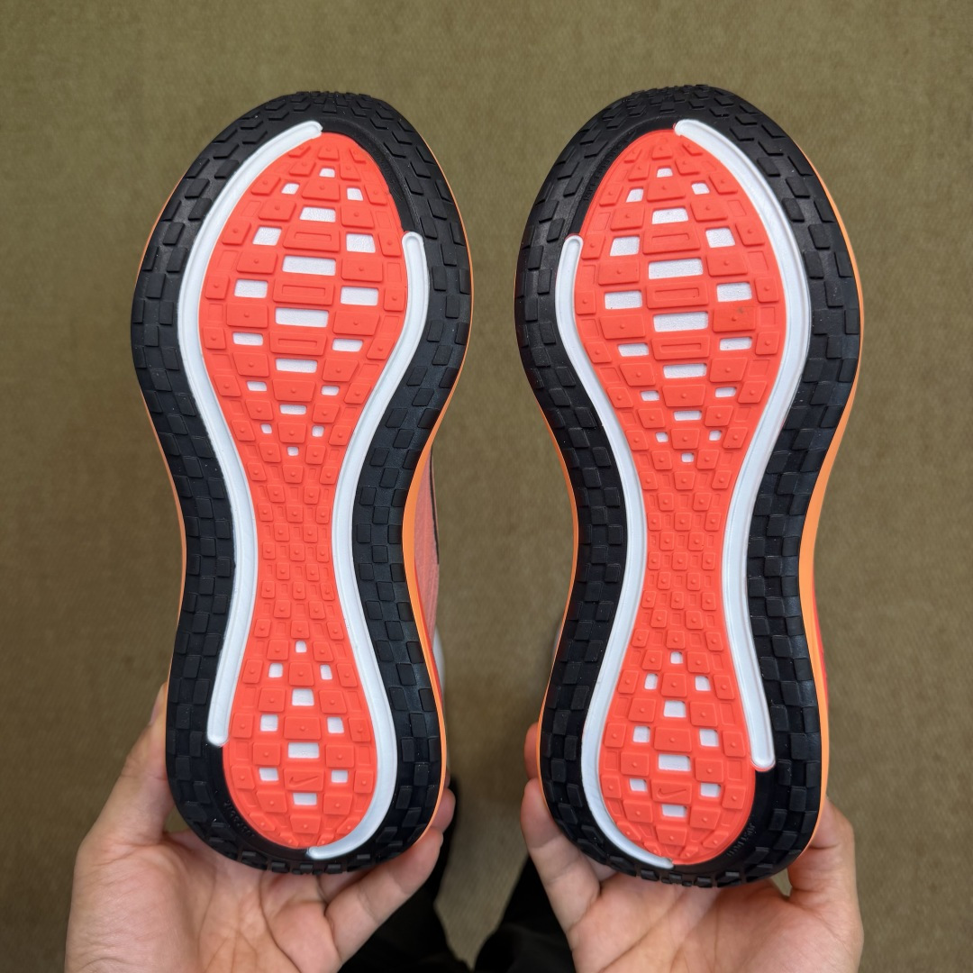 核心价格表私Nike Vomero Plus 低帮 ZOOMX 马拉松跑步鞋第5色:橙色缓震表现出色，脚