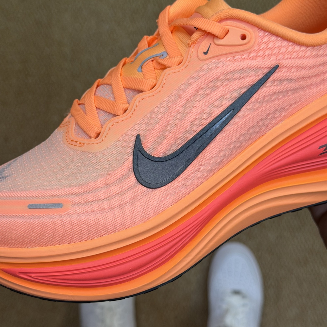 核心价格表私Nike Vomero Plus 低帮 ZOOMX 马拉松跑步鞋第5色:橙色缓震表现出色，脚