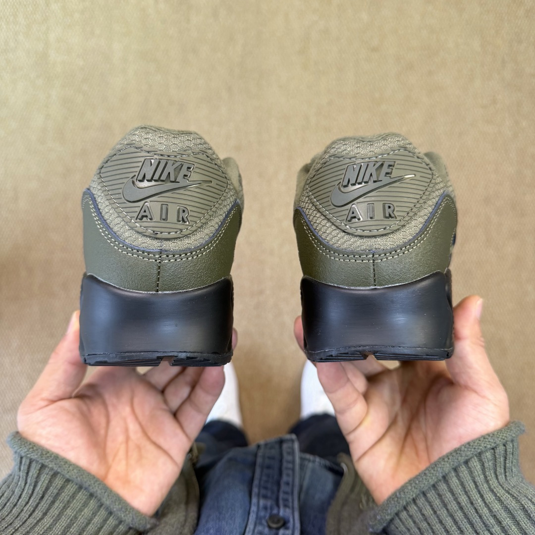 Nike Air Max 90 低帮气垫跑鞋货号：HQ3828-200尺码：35 36 36.5 37.