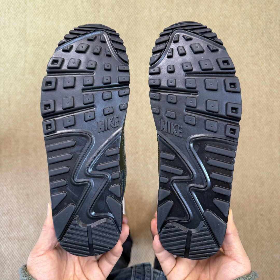 Nike Air Max 90 低帮气垫跑鞋货号：HQ3828-200尺码：35 36 36.5 37.