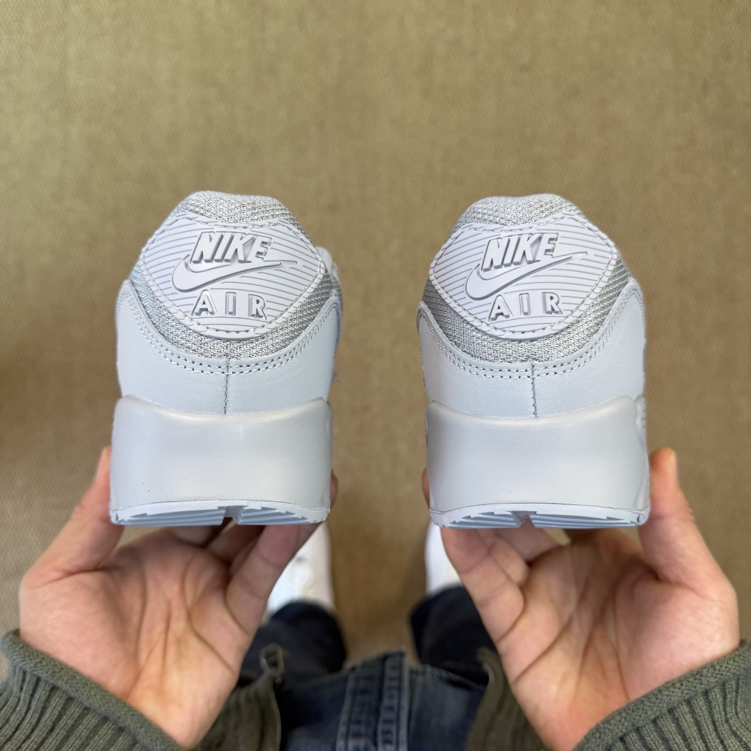 Nike Air Max 90 低帮气垫跑鞋货号：CN8490-001尺码：35 36 36.5 37.