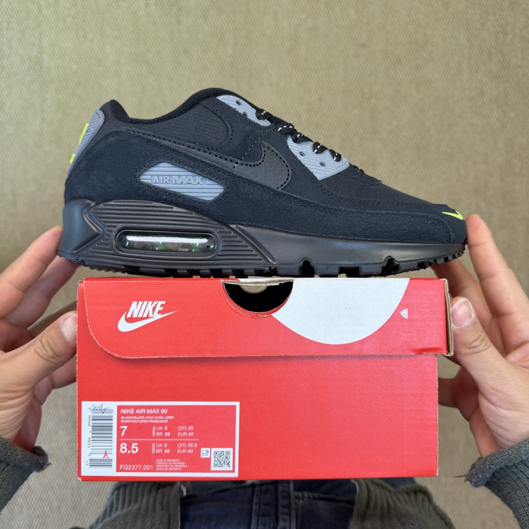 Nike Air Max 90 低帮气垫跑鞋货号：FQ2377-001尺码：35 36 36.5 37.