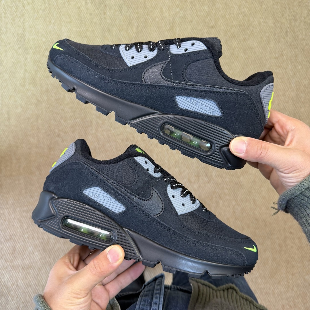 Nike Air Max 90 低帮气垫跑鞋货号：FQ2377-001尺码：35 36 36.5 37.