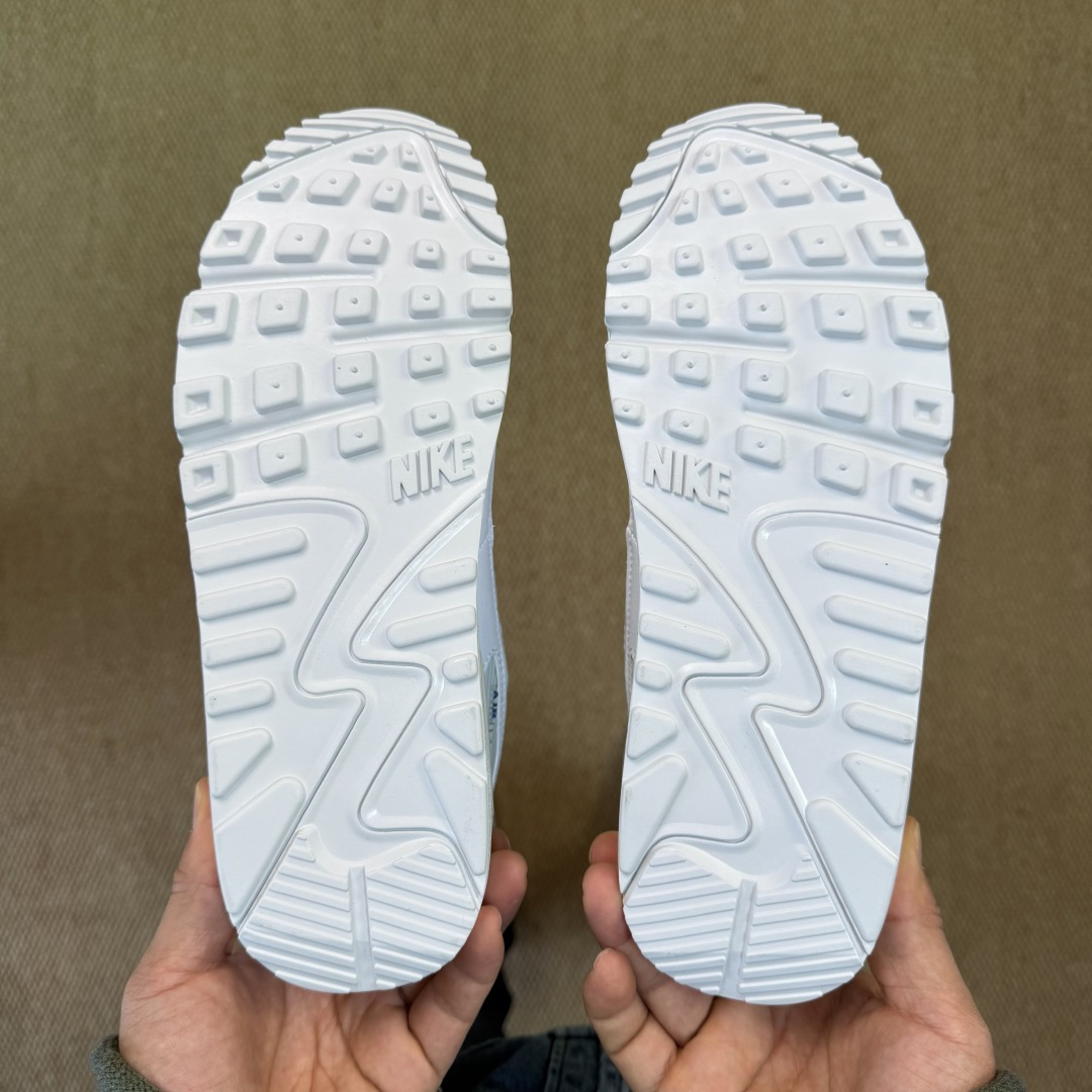 Nike Air Max 90 低帮气垫跑鞋货号：FZ7186-100尺码：35 36 36.5 37.