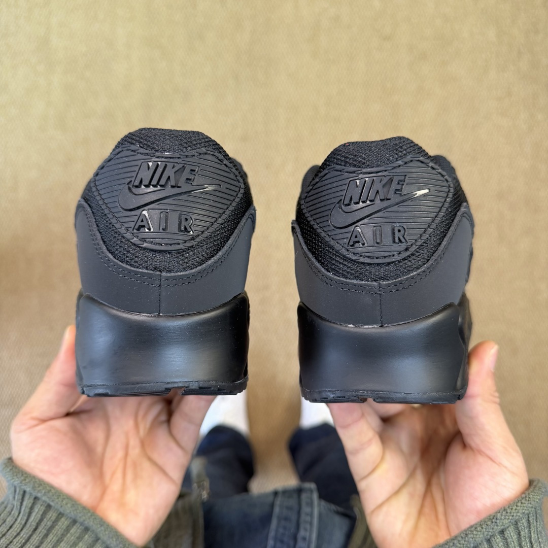 Nike Air Max 90 低帮气垫跑鞋货号：CN8490-003尺码：35 36 36.5 37.