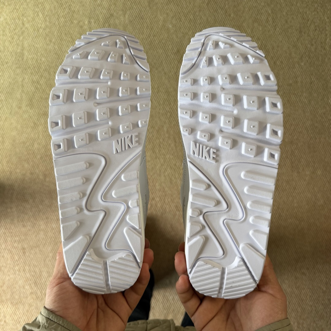 Nike Air Max 90 低帮气垫跑鞋第6色:纯白 货号：CN8490-100尺码：35 36 3