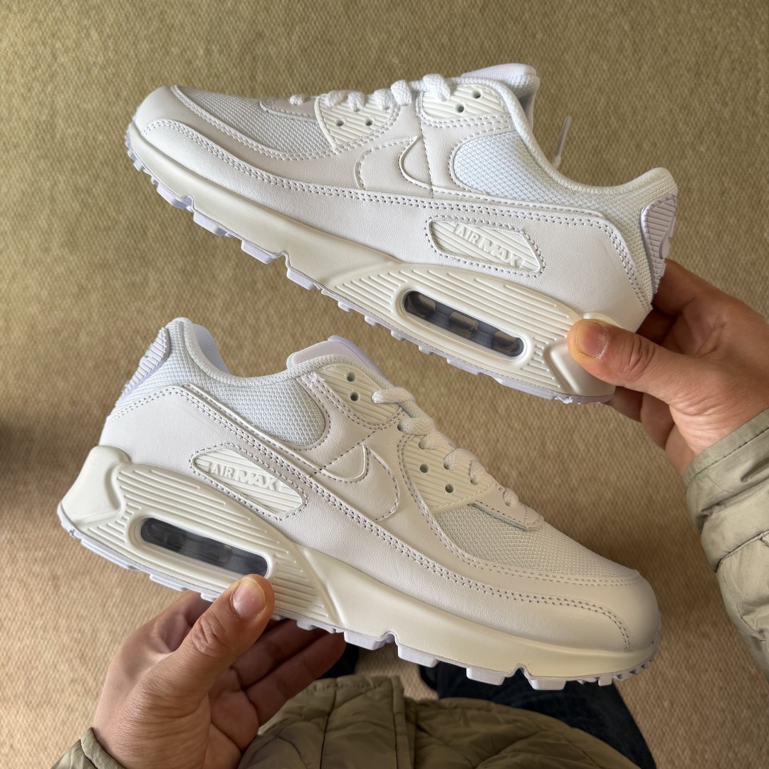 Nike Air Max 90 低帮气垫跑鞋第6色:纯白 货号：CN8490-100尺码：35 36 3