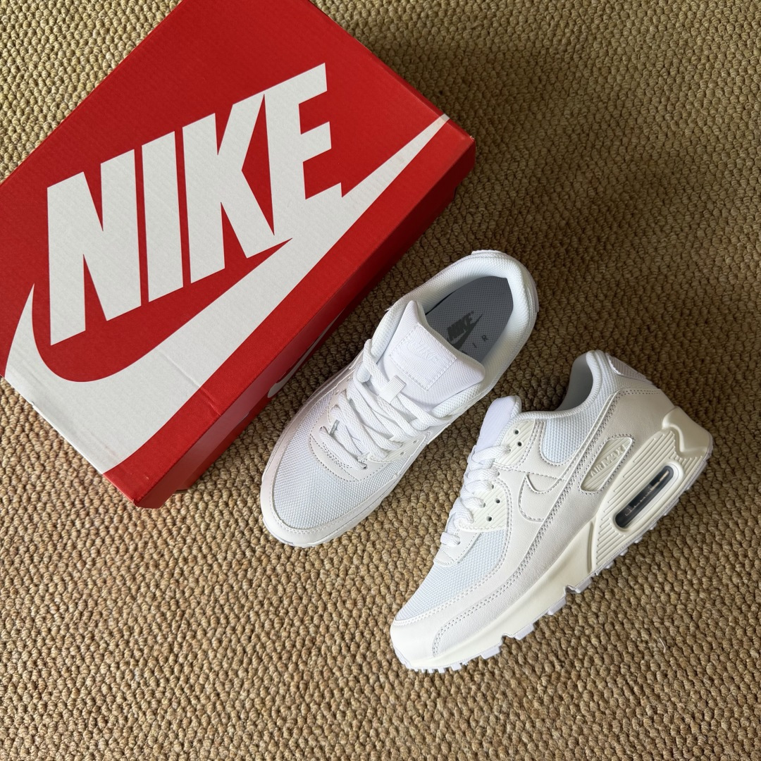 Nike Air Max 90 低帮气垫跑鞋第6色:纯白 货号：CN8490-100尺码：35 36 3