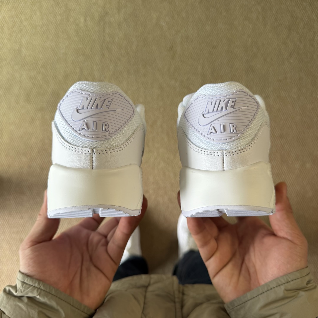 Nike Air Max 90 低帮气垫跑鞋第6色:纯白 货号：CN8490-100尺码：35 36 3