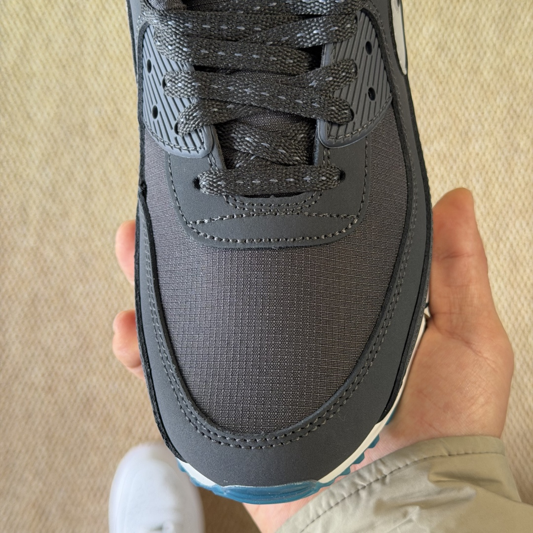 Nike Air Max 90 低帮气垫跑鞋第7色:黑白蓝 货号：FV0381-001尺码：35 36 