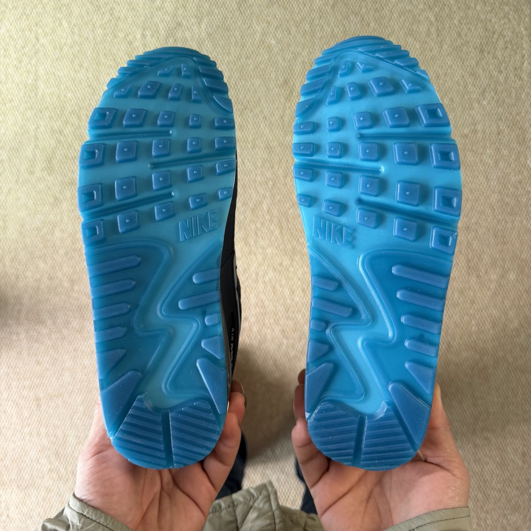 Nike Air Max 90 低帮气垫跑鞋第7色:黑白蓝 货号：FV0381-001尺码：35 36 