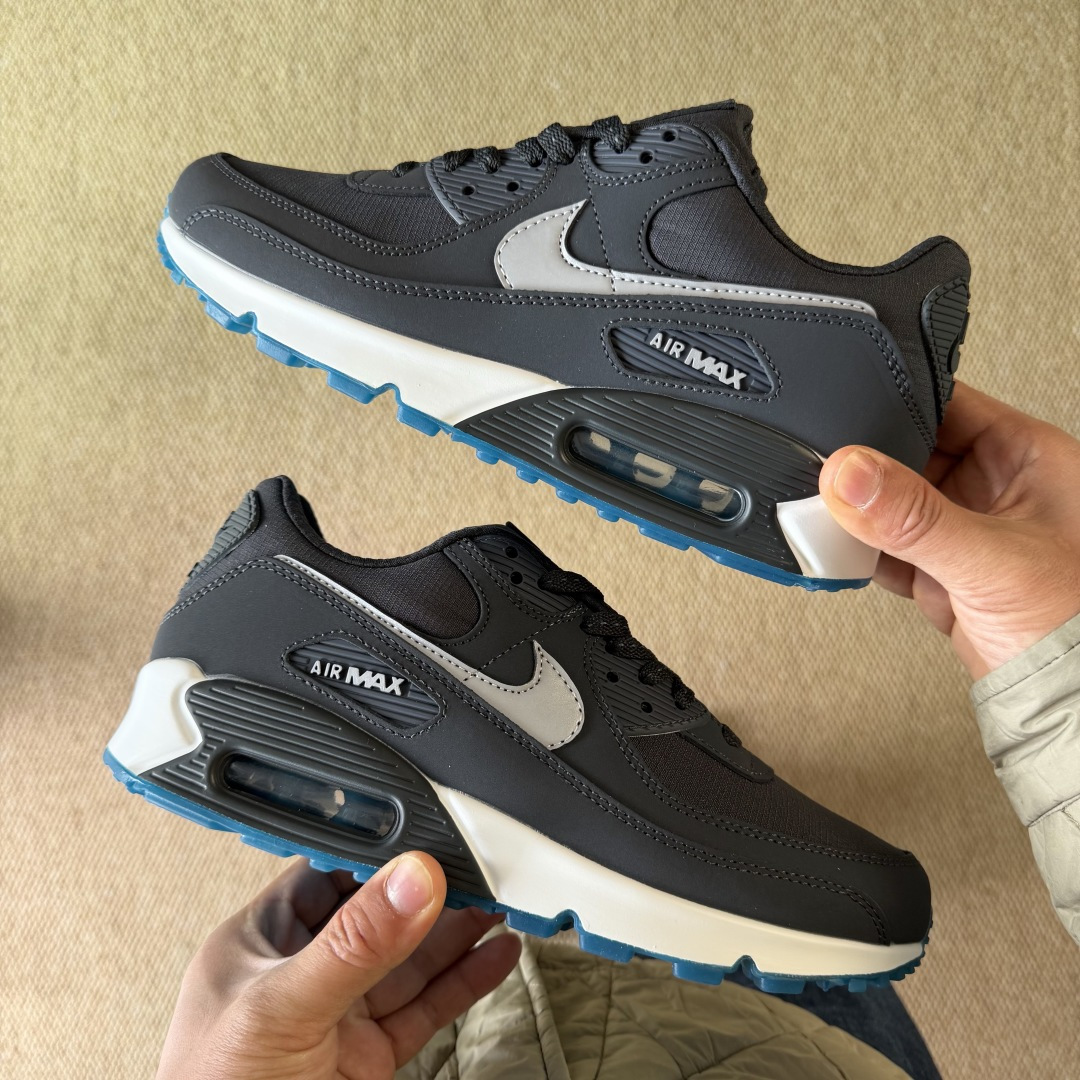 Nike Air Max 90 低帮气垫跑鞋第7色:黑白蓝 货号：FV0381-001尺码：35 36 