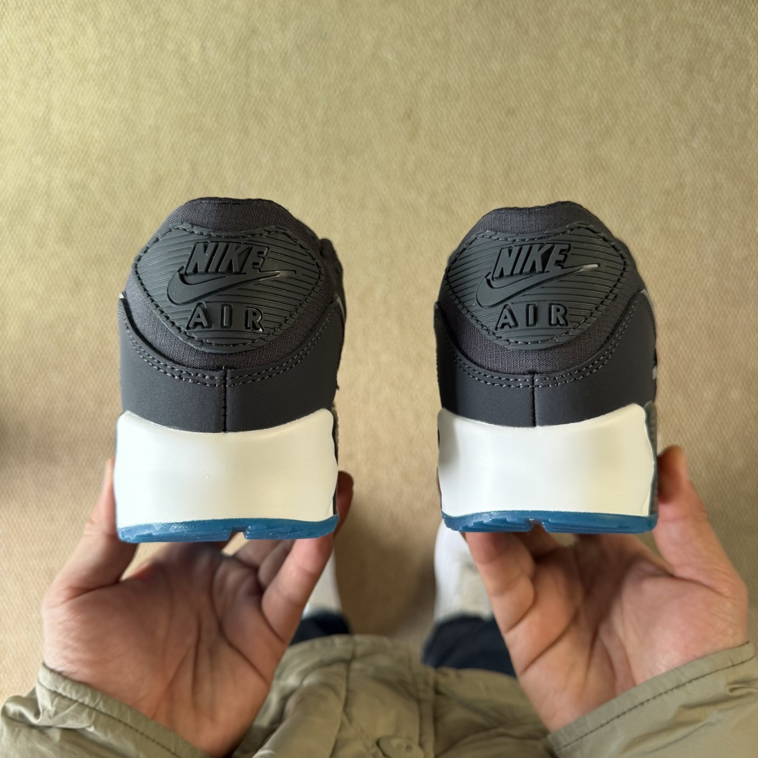 Nike Air Max 90 低帮气垫跑鞋第7色:黑白蓝 货号：FV0381-001尺码：35 36 