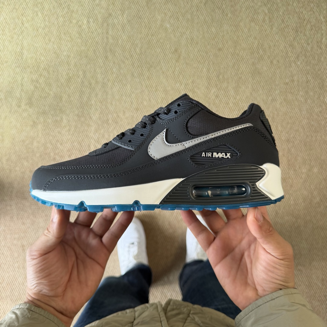 Nike Air Max 90 低帮气垫跑鞋第7色:黑白蓝 货号：FV0381-001尺码：35 36 