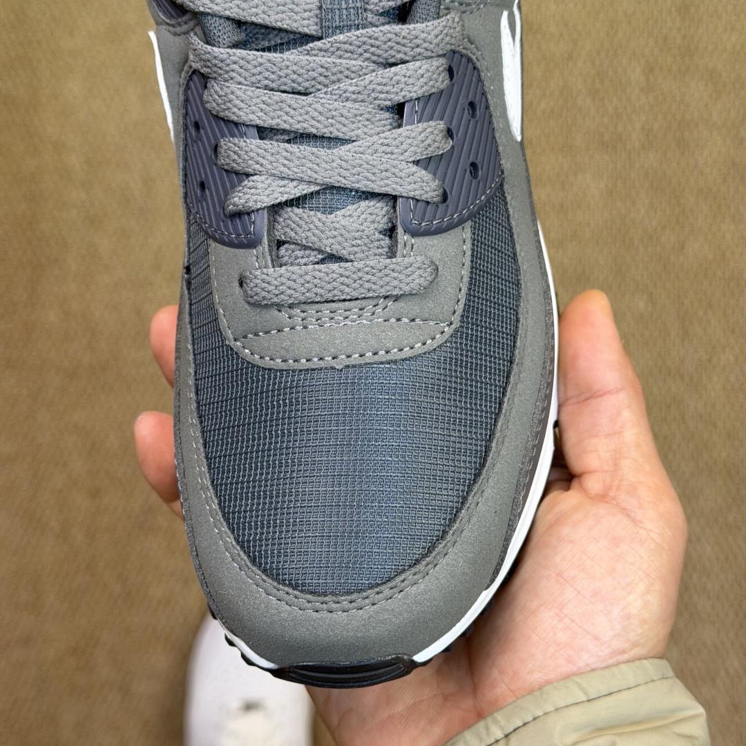Nike Air Max 90 低帮气垫跑鞋第8色:黑灰 货号：DR0145-003尺码：35 36 3